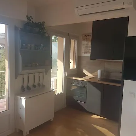 Emplacement Ideal. Centre Et Plages.